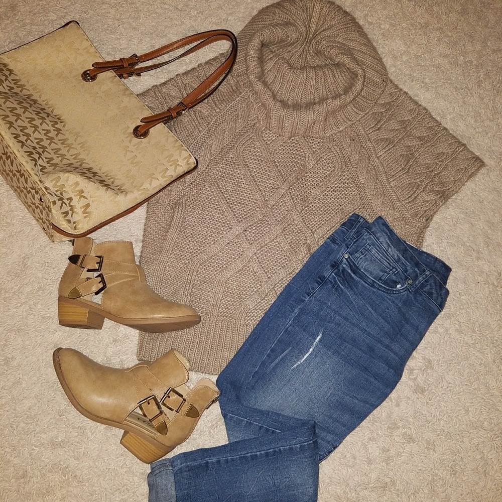 Chunky, cowl neck sweater. Beautiful!